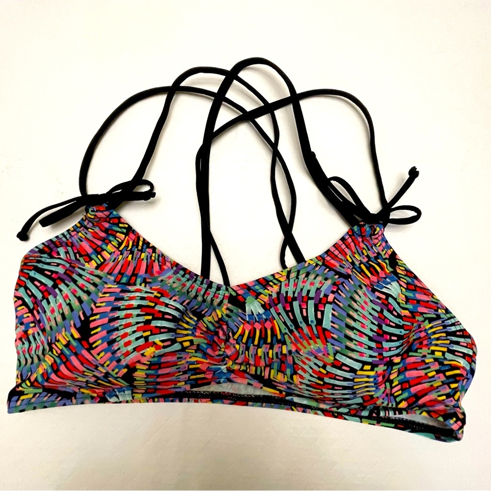 🦋3 for $21 🦋Kenzie Large multi-coloured Bikini. Built-in bra 13.5” pit to pit.